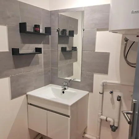 Budgetbnb 53, Opera Apartman