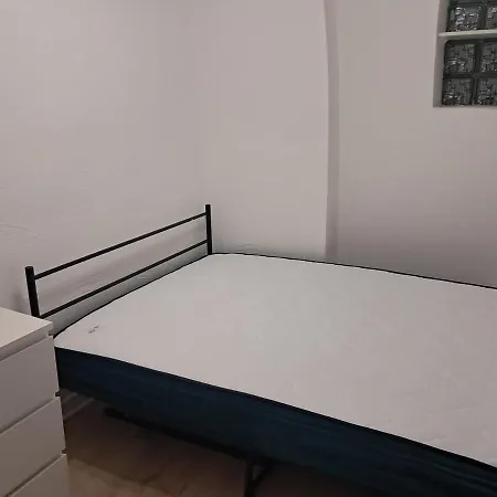 Budgetbnb 53, Opera Apartman *