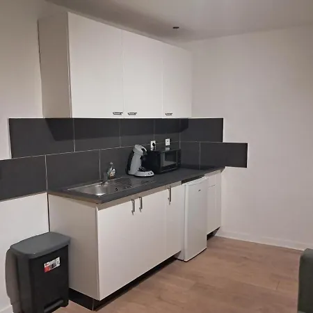 Budgetbnb 53, Opera Apartman *