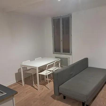 53, Opera Apartamento Toulon