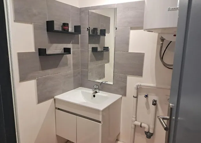 Budgetbnb 53, Opera Apartman