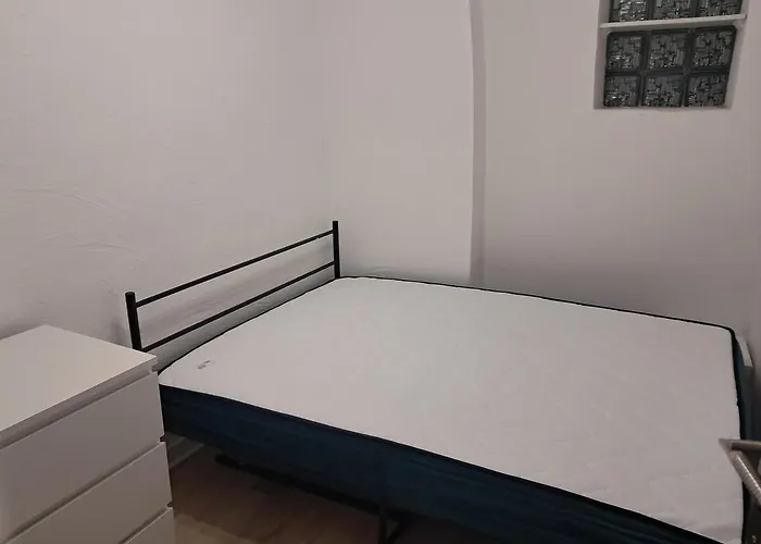 Budgetbnb 53, Opera Apartman *