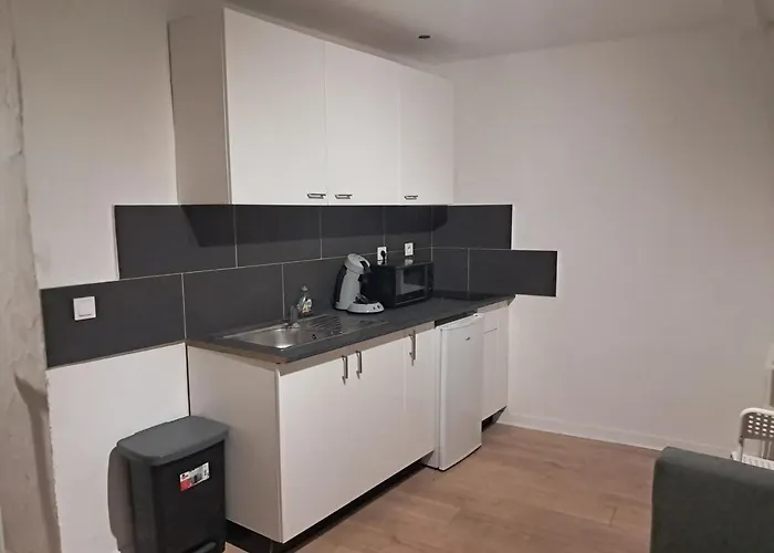 Budgetbnb 53, Opera Apartman *